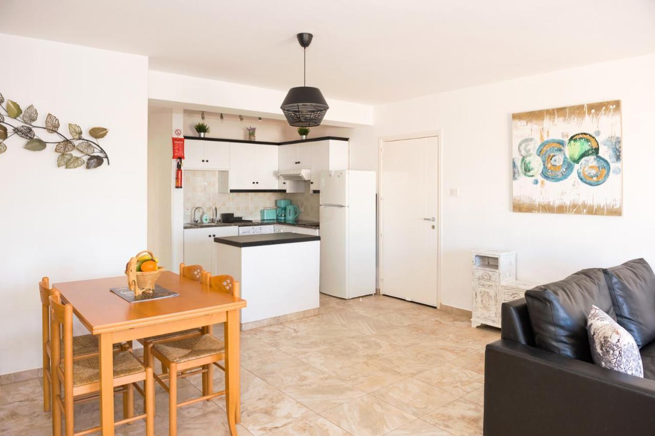 Sofia Apartment 700M Away From The Beach Paralimni Esterno foto