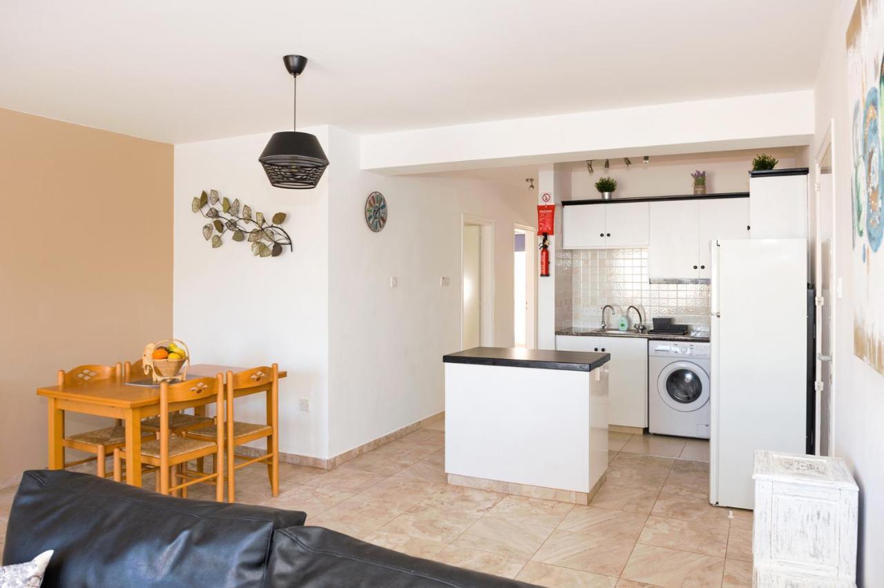 Sofia Apartment 700M Away From The Beach Paralimni Esterno foto