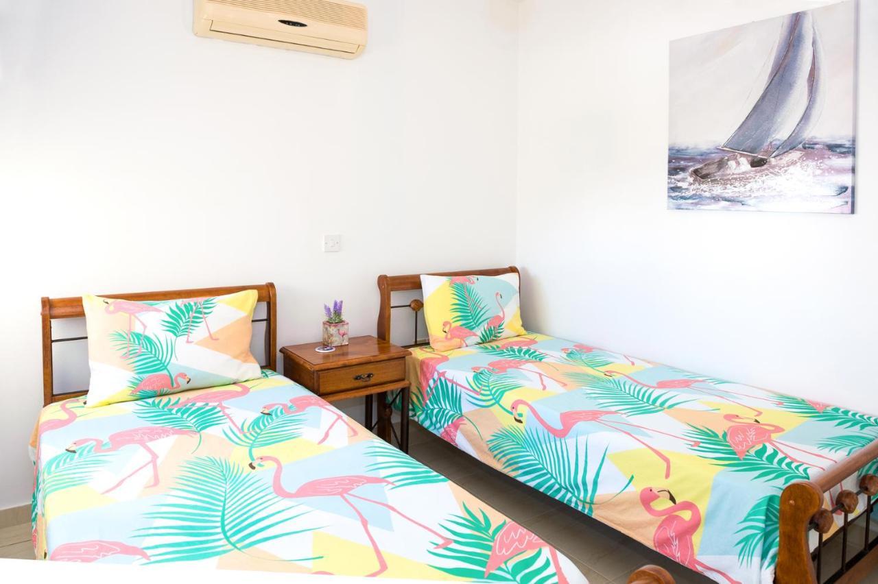 Sofia Apartment 700M Away From The Beach Paralimni Esterno foto