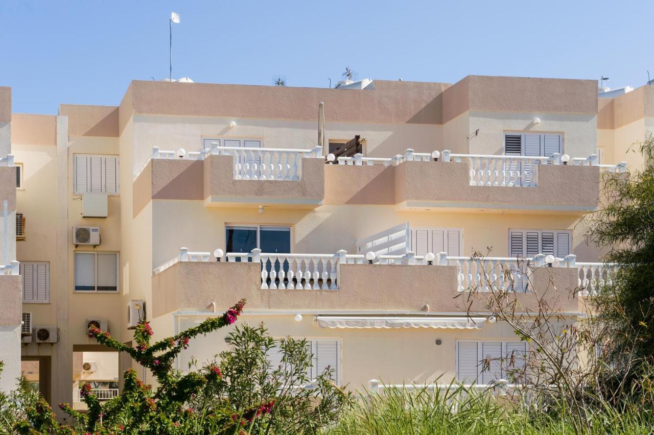 Sofia Apartment 700M Away From The Beach Paralimni Esterno foto