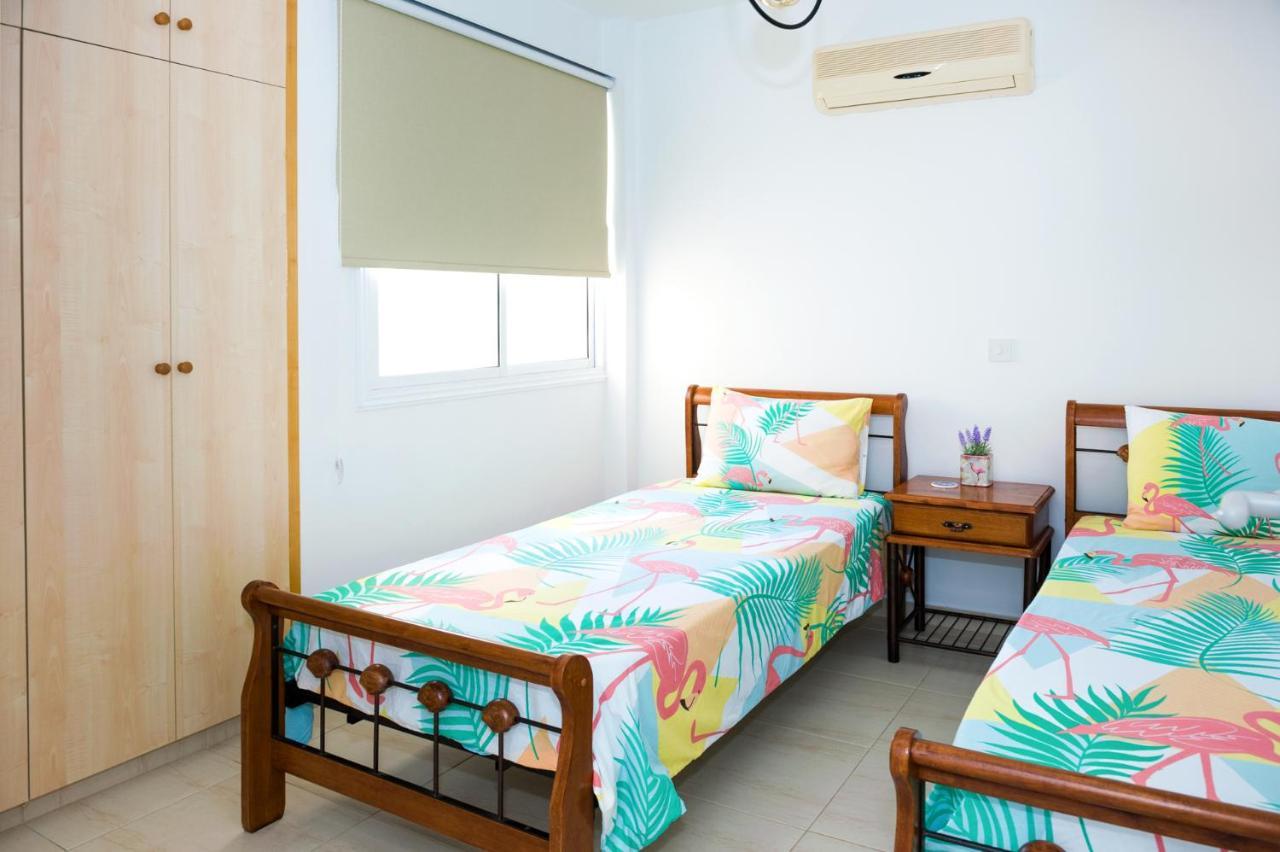 Sofia Apartment 700M Away From The Beach Paralimni Esterno foto